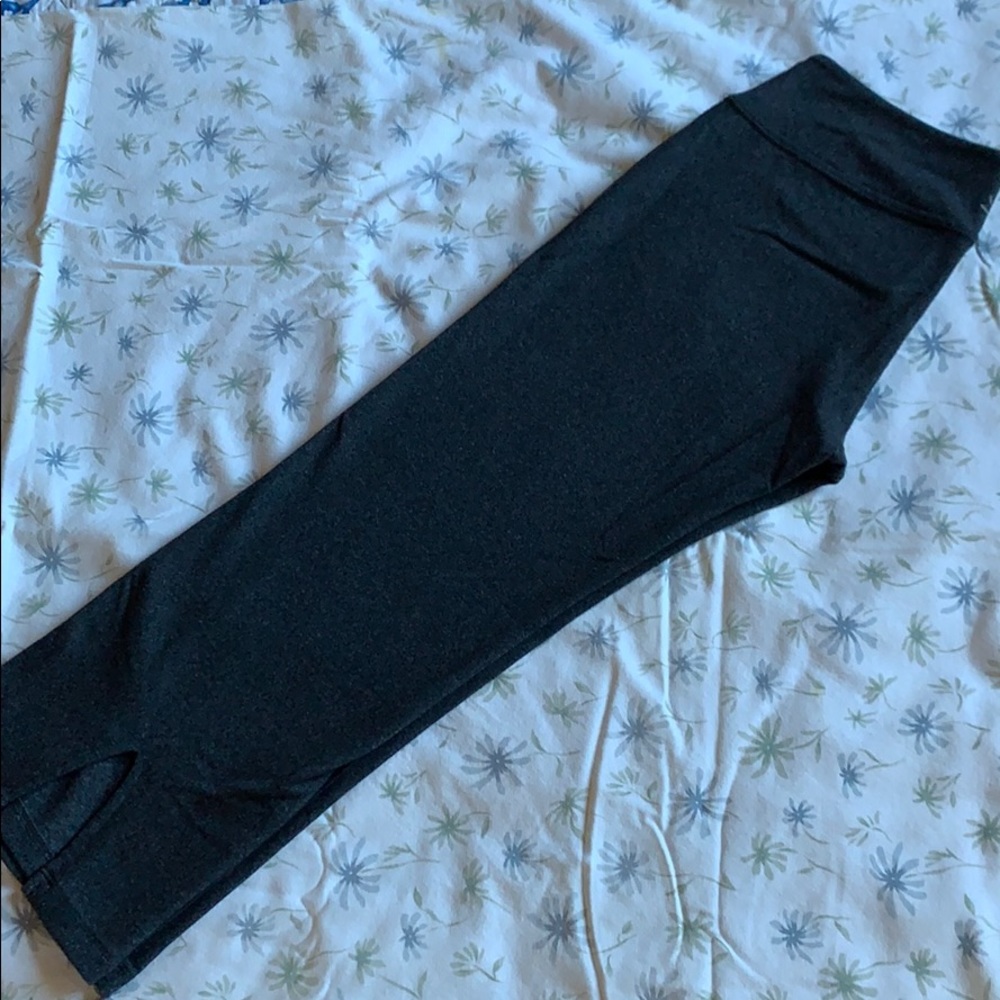 Beyond Yoga S dk grey calf length legging